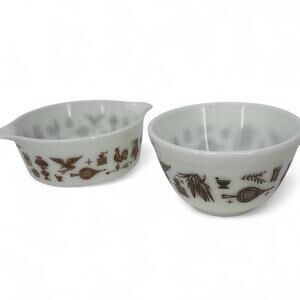 70's  vintage Pyrex Early American pattern bowl set of 2 Serve Wear Patriotic